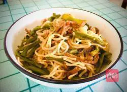 Illustration of how to make braised beans and noodles 16