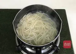 Illustration of how to make scallion noodles 8