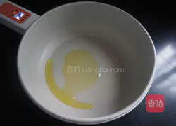 Illustration of how to make mushroom and tomato fat-reducing soup 2