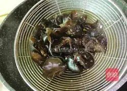 Illustration of how to make chicken breast with Cordyceps flowers 10