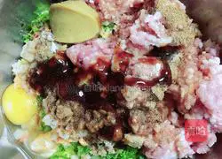 Illustration of how to make scallop and meat corn dumplings 9