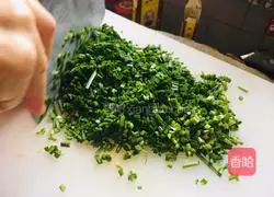 Illustration of how to make leek and egg box 3