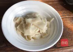 Illustration of Spicy Liangpi Recipe 16