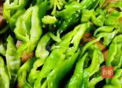 Chili pepper scrambled eggs lunch Meat cooking illustration 3