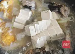 Illustration of how to make fish head and tofu soup 8