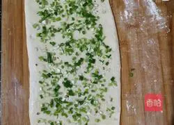 Illustration of how to make chive rolls 5