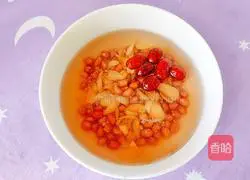 Illustration of how to make lily barley and white fungus chicken soup 2
