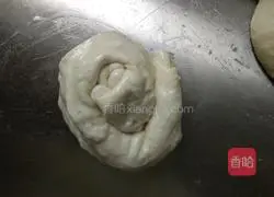 Illustration of how to make green onion layer cake 15