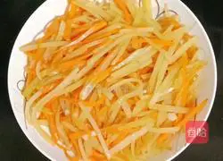 Illustration of how to make carrot and egg burritos 6