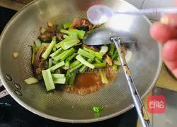 Illustration of how to make fried duck with celery 8