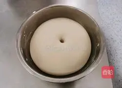 Illustration of how to make bacon, shrimp and cheese pizza 1 