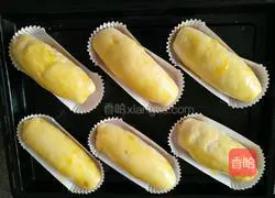 Illustration of how to make seaweed and meat floss bread 19