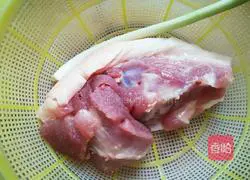 Illustration of braised pork with prunes 2