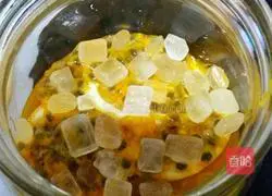 Lemon Passion Fruit Honey Tea Recipe Illustration 5