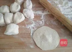 Illustration of how to make pork soup dumplings 9