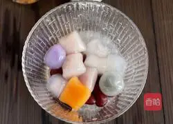 Illustration of how to make taro balls with milk 4