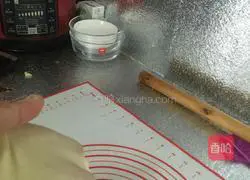 Illustration of how to make bean paste bread rolls 3