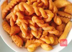 Illustration of how to make fried twists 5