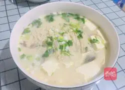 Illustration of how to make fish head and tofu soup 7