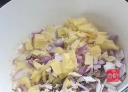 Illustration of how to make mushroom and potato soup 11