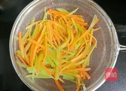 Illustration of how to make seasonal vegetable rice omelette (baby food supplement) 4