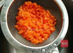 Illustration of how to make carrot egg rolls 7