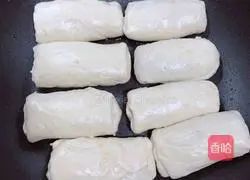 Illustration of how to make crispy meat spring rolls (flying cake version) 12