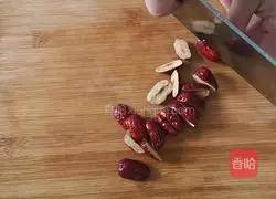 Illustration of how to make rock sugar, snow pear and tremella soup 2