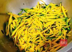 Illustration of how to make pumpkin stuffed buns 3