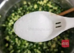 Illustration of how to make sauce dumplings (leek and egg filling) 9