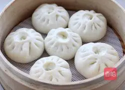 Illustration of how to make leek and egg vegetarian buns 9