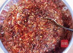 Illustration of how to make spicy and sour fresh meat wontons 12