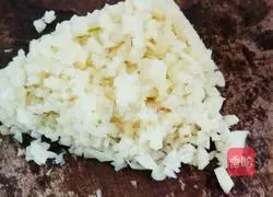 Illustration of how to sting the head with vinegar 3