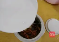 Illustration of how to make chicken soup with morels and cordyceps flowers 4