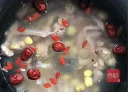 Illustration of how to make bitter pig belly and chicken soup 8