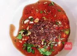 Illustration of how to make spicy and sour fresh meat wontons 15