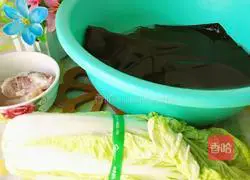 Illustration of how to make cabbage and kelp dumpling soup 1