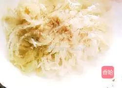Illustration of making pickled cabbage noodles 1