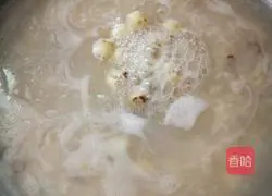 Glutinous rice and lotus seed soup Practice illustration 4