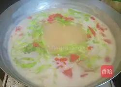 Illustration of how to make lettuce and egg soup 5