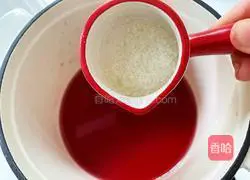 Illustration of how to make grape jelly with milk 6