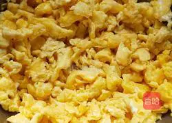 Leek and Egg Pie Recipe Illustration 5