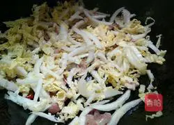 Illustration of how to make stir-fried cabbage and cheese ramen 9