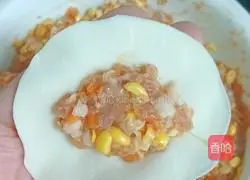 Illustration of how to make pork corn dumplings 7