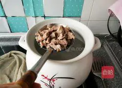 Illustration of how to make beef noodles 4