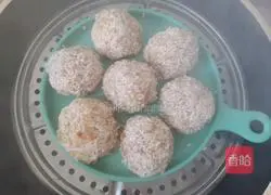 Illustration of how to make glutinous rice meatballs 8