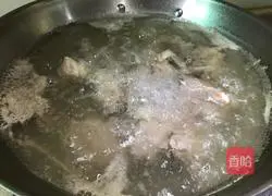 Illustration of how to make braised pork ribs with tea tree mushrooms 3