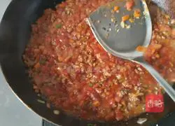 Illustration of how to make tomato beef sauce pasta 3