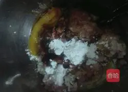 Illustration of how to make mushroom meatballs 3