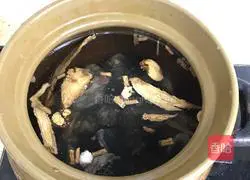 Illustration of how to make Bazhen black-bone chicken soup 2